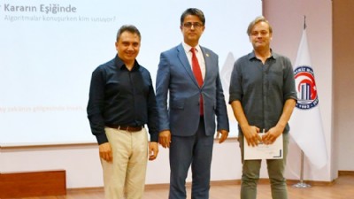 ÇOMÜ’de “Çalışma Hayatında Yapay Zekânın Kullanımı” konulu farkındalık eğitimi gerçekleştirildi