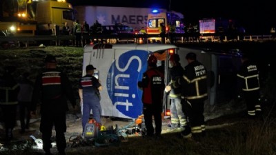 Yolcu otobüsü şarampole devrildi 2 ölü, 40 yaralı (VİDEO)
